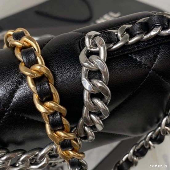 First Bag Ru CHANEL CHAIN 19 ON WALLET 0809